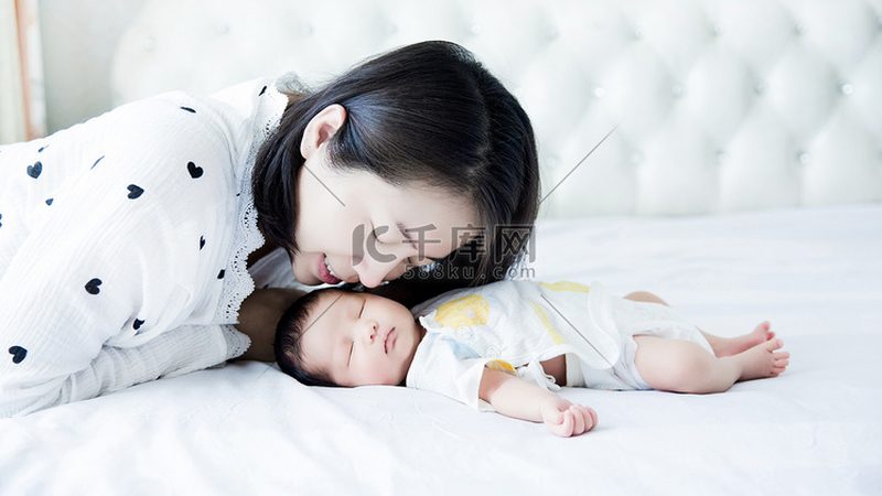 婴儿游泳水温多少度最好