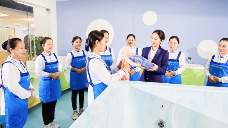 婴儿游泳馆洗澡哪个品牌好